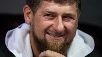 А в это время: Жителям Чечни простили долги за газ на 9 млрд рублей.
Райсуд Грозного обязал местное отделение «Газпрома» списать задолженность населения за газ в размере 9 миллиардов рублей.

Как пишет РИА Новости, эта информация опубликована на сайте прокуратуры республики, которая выступала по данному делу истцом.
В прокуратуре считают, что требования оплатить «коммуналку» создавали в обществе социальную напряжённость и могли повлечь протестные выступления населения.