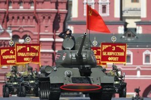 У простого Т34 понизу идёт сварной шов а у этого нет...
На фото ниже со сварной полосой