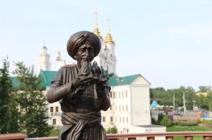 Легенда о том, что в 974 году город основала княгиня Ольга возникла в XVIII веке. По летописным данным она умерла в 969 году.  В Витебске родился Лазарь Иосифович Ла гин (настоящая фамилия   Гинзбург. Автор повести-сказки "Старик Хоттабыч". 
 "...28 июля 1812 года в занятом Витебске Наполеон решил прекратить кампанию: «Здесь я остановлюсь! Здесь я должен осмотреться, дать отдых армии и организовать Польшу. Кампания 1812 года закончена, кампания 1813 года завершит остальное». Однако соединение русских армий в Смоленске 3 августа заставило Наполеона изменить планы и возобновить поход на Москву...." Вики.