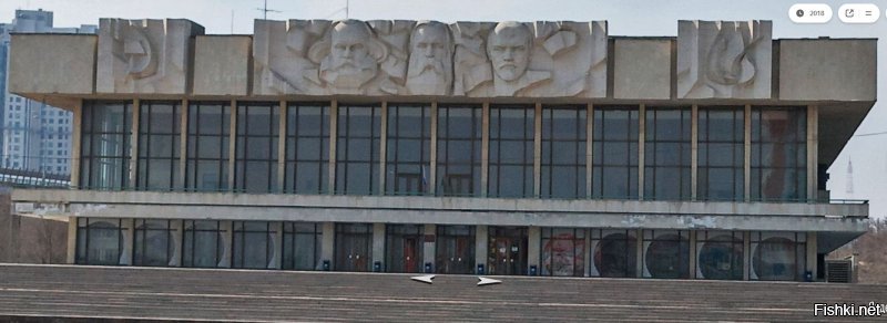 А это город Волгоград. Здание филармонии, но так никто не поймет - Змей Горыныч.