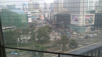 Автор ты ДЕБИЛ!!! ты бы хоть в Китае побывал даун прежде чем постить всякую хню!!! тут капитализм по круче нашего и в миллион раз продвинутей! Я тебе говорю что ты дебил потому что живу в Китае 6 месяцев в году, сейчас то же тут(см. фото из моего окна только что) тут практически как и везде, не хочешь - не работай и кто не работает тот не есть.
Сам работать иди и не надо будет в других дерьмо искать!