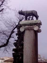 Не было бы Рима без волчицы... По крайней мере, он бы по-другому назывался)) Вот, восполняю: