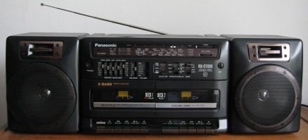 На даче по сей день используем, но правда как радио. Хотя я думаю он и кассеты проигрывать не разучился ;)