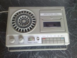 А у меня такой был. В Москве в конце 80-х родители покупали. и две кассеты мк60-5