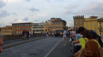 И всюду войска,как будто там война.