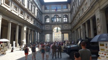 И всюду войска,как будто там война.