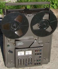 У меня такой был . Боже , я просто балдел от него ! И ещё что мне нравилось , он запросто тащил вот такие колонки даже без усилка .