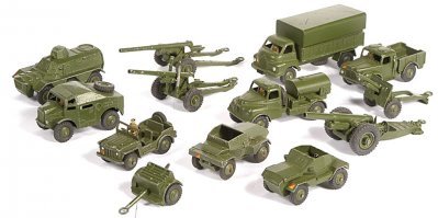 Кстати однобрусные пушки наши купли у Динки тойс  это 25 прд или 87 мм гаубица. Да и передок от орудия то же у них я так понял.
А вот эти Центурионы ( формы) используют я так понял до сих пор  в разных наборах солдатиков их видел из Китая уже пластмассовые.