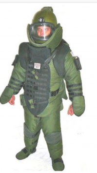 Человек герой, а вы смеетесь)))