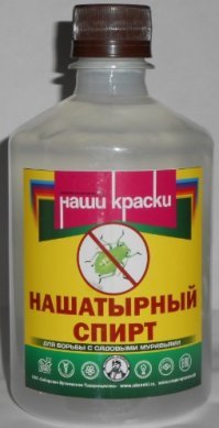Охотникам, грибникам, таёжникам надо знать базовые правила поведения при встрече с медведем. Один из самых эффективных методов - носить с собой закупоренную химическую колбу с нашатырным спиртом в наружнем кармане. Чтоб в случае чего можно было быстро достать и разлить на себя или даже сквозь ткань раздавить рукой. Медведь этот запах просто не переносит, он постарается как можно быстрее и дальше свалить от вас.
Хотя, если медведь задумал вас убить - он вас убьёт. Просто из кустов молниеносно выскочит и проломит вам череп одним ударом.
Хорошо только одно, медведь боится нас так же как мы его, и в 99% случаев постарается избежать с вами встречи. Исключения составляют подранки, шатуны, и медведицы с потомством.
В общем нашатырный спирт один из самых доступных и эффективных методов, так как спреи не все действуют и достать их ещё надо из крамана и распылить, оружием вы можете и не воспользоваться. а если не знаете куда в медведя стрелять и чем, то лучше его не злите даже, фальшфееры работаю 50 на 50, каких то медведей напугают, других привлекут, ну очевидно что бегать от медведя бессмысленно, только спровоцируете поведением жертвы. Если и отходить то лицом к нему и без резких движений.