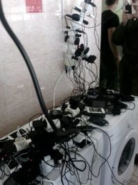 14 безумных ухищрений, на которые приходится идти, когда телефон сел в неподходящий момент