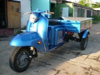 На советский мотороллер поставили кабинку, это достижение.