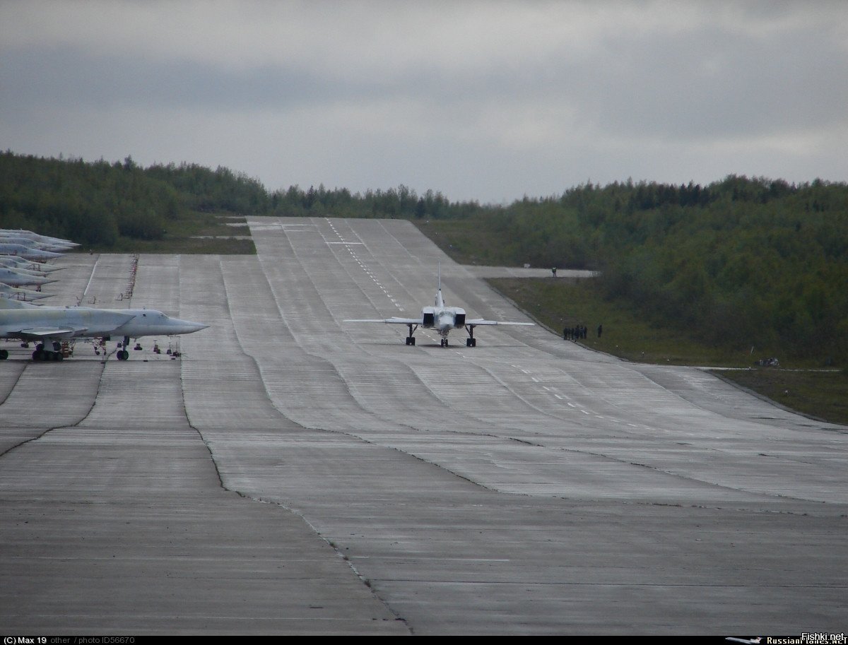 Аэродром оленегорск. Авиабаза Оленья Мурманская область. Аэродром высокий Оленегорск. Оленегорск аэродром высокий военный. Аэродром Оленегорск Мурманской области.