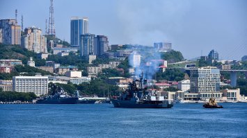 Смотрите в верхний левый угол ...