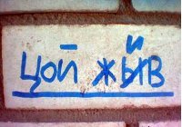 Сын продюсера Тупака заявил, что рэпер жив и записывает новый альбом