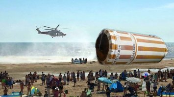 Судя по этой фоточке буй был метров сорок в диаметре.