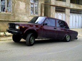Надо было на азербайджанскую семерку сесть на багажник, подумали бы что кость тяжелая )))