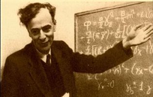 Два профессора. Почувствуй разницу.

PS Боюсь, скоро звание Профессора придется стыдливо указывать в кавычках.