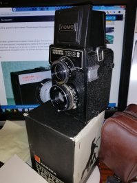 помним. и Зоркий-4, и Зенит, и еще много всякого в схроне лежат. Иногда удивляет и радует как за десятки лет не потерялось