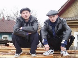 Типичный модный школьник, одевающийся в московском ЦУМе
