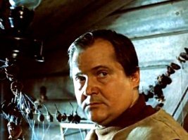 "На войне, как на войне". Фильм, который фронтовики считали одним из самых правдивых фильмов о войне...
Виктор Павлов   старшина Григорий Щербак, механик-водитель.
А какая небольшая, но потрясающая своим трагизмом роль в "Место встречи...".
Воистину, гениальный артист, умевший прекрасно играть и комедийные, и трагические роли...