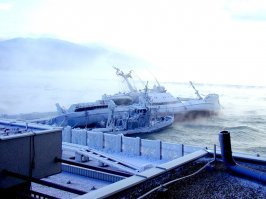 Фото из Новоросса неполное. Там рядом с "Арктикой" (это ГС) еще и БГК потом перевернулся.