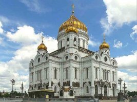"Базилика Святого Петра в Риме была построена за счет продажи индульгенций, особых грамот о прощении грехов, которые священники выдавали покаявшимся верующим за плату."

Храм Христа Спасителя в Москве был построен в том числе на деньги, вырученные от продажи сигарет, которые РПЦ ввозила беспошлинно в святые 90е. В общем, РПЦ недалеко ушла от Папской церкви.