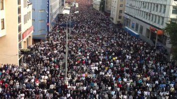 "Потому что Штаты - гнилая страна."

Зато в цветущей России все гастеры сплошь легальны, ну разве что за исключением отмеченного кружком. Продолжай, путиноид, киздеть дальше.