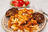 "Закрытая мини-пицца"?! Хм-м... 
Ну тогда я нынче ужинал овощным супом со свеклой вприкуску с подовой пиццей без начинки 

На второе были жареные очищенные равиоли с картофелем-фри

А потом запил всё охлаждённым фиточаем из клубники