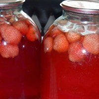 "Закрытая мини-пицца"?! Хм-м... 
Ну тогда я нынче ужинал овощным супом со свеклой вприкуску с подовой пиццей без начинки 

На второе были жареные очищенные равиоли с картофелем-фри

А потом запил всё охлаждённым фиточаем из клубники