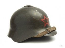 если кто обратил внимание на форму касок итальянских солдат, то спешу "обрадовать" наша армия до сих пор носит такие же каски которые мы позаимствовали у итальянских фашистов.
а до этого наши каски походили на немецкие.