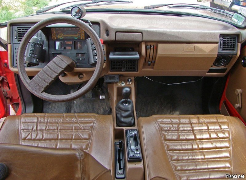 В 1970 году Citroen сделал всем автопроизводителям, включая премиальный Астон Мартин, rotation sur le pénis (ротасьОн сюр ле пенИ) со своей бюджетной моделью GS!
Прикладываю также фото рестайлинговой GSA1980.