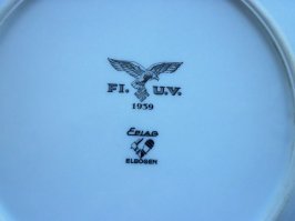 У меня посуда чешская,с птичкой.