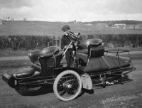 А где видно что на пару? Должна труба быть аля паравоз...