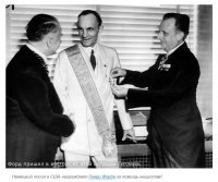 Я тебе тоже кратенько отвечу, но много картинок не будет. Если начать тут картинки по этой теме выставлять, то места не хватит, так что, погуглишь, ежели чего (ты же умеешь картинки искать). 

1933 - Пакт четырех.


1934 - Пакт Гитлера - Пилсудского.


1935 - Морское Англо - Германское соглашение.


1936 - Антикоминтерновский пакт.


1938 - Мюнхенское соглашение (Мюнхенский сговор).


1939 - Германо - Румынские экономические договоры и соглашения.


1939 - Германо-итальянский договор о союзе и дружбе.


1939 - Договор о ненападении между Германией и Эстонией.


1939 - Договор о ненападении между Германией и Латвией.


Немного странно видеть какие-то предъявы "красной власти", учитывая, что они заключили договор с Германией только после того, как "весь цивилизованный мир" побратался с Гитлером. Не находишь? 

Ну, и на закуску - Ленд-лиз для Гитлера. По ссылке много картинок, всё как ты любишь.