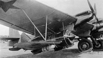 Это называется "СПБ" составной пикирующий бомбардировщик. Планировалось использовать 20 штук для ВВС и 20 для ВМС против кораблей противника. Собрали всего 5 штук для ВМС, они базировались в Евпатории в Крыму. К началу 1941 их уже переоборудовали в простые бомбардировщики. Однако с началом ВОВ решили переоборудовать обратно. Совершили несколько удачных налетов по целям на территории Румынии.