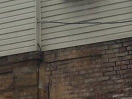 Ты думаешь, что ты самый умный, где, бл*ть, зазор между стеной и сайдингом, там минимуму 10ка должна лежать.