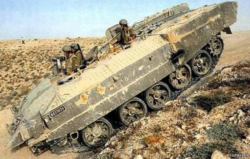 Евреи,захватив Т-54 в той войне, переделали их в тяжелый бронетранспортёры "Азархит" и они до сих пор стоят на вооружении в ЦАХАЛе.