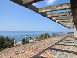 Абхазия — край  природы и разрушений