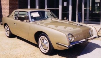 Да это кривой фотошоп , вы шутите ?  В оригинале это Studebaker Avanti