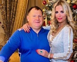 Супруга пермского депутата завела львенка и сдает его в аренду