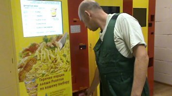 а чё мы тоже не отстаём. вот на работе такой же стоит.