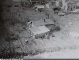 Сергиевская церковь, после реставрации стала Троицкая.
Фото 1935 года. Там была деревня Деревлево. Даже адрес до 1970 года у этого микрорайона на месте деревни был Москва, Коньково-Деревлево, 2 микрорайон.
Вторая фотка - 1 февраля 1985
Третья фотка - 1987 год
Четвёртая - 1969 год