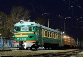 Кстати об ЭР-2К 603 - её сначала перекрасили, а потом она попала в ДТП с КАМАЗом и ей заменили "голову" на 633-ю (фотку с места ДТП не нашёл)