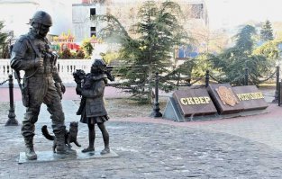 В Симферополе осквернили памятник «Вежливым людям»
