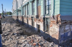 Лайк! за оригинальный ответ ! 
Дверь совсем засрали по самый верх ,пойду новую дверь сделаю на второй этаж.