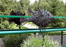 А где же памятник Высоцкому и рыба около "Аквариума"?