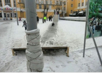 Шедеврально! Еще и трамплинчик чтобы не просто въехать в столб, а подлететь и врезаться :)