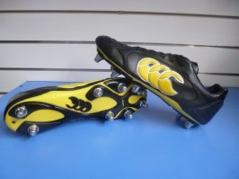 Альпинистские кошки на обычные ботинки, на всю жизнь хватит
или регбийные бутсы, подточи шипы до остроты)))