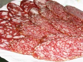 а вот мясо, нашпигованное салом! извращенцы!)))